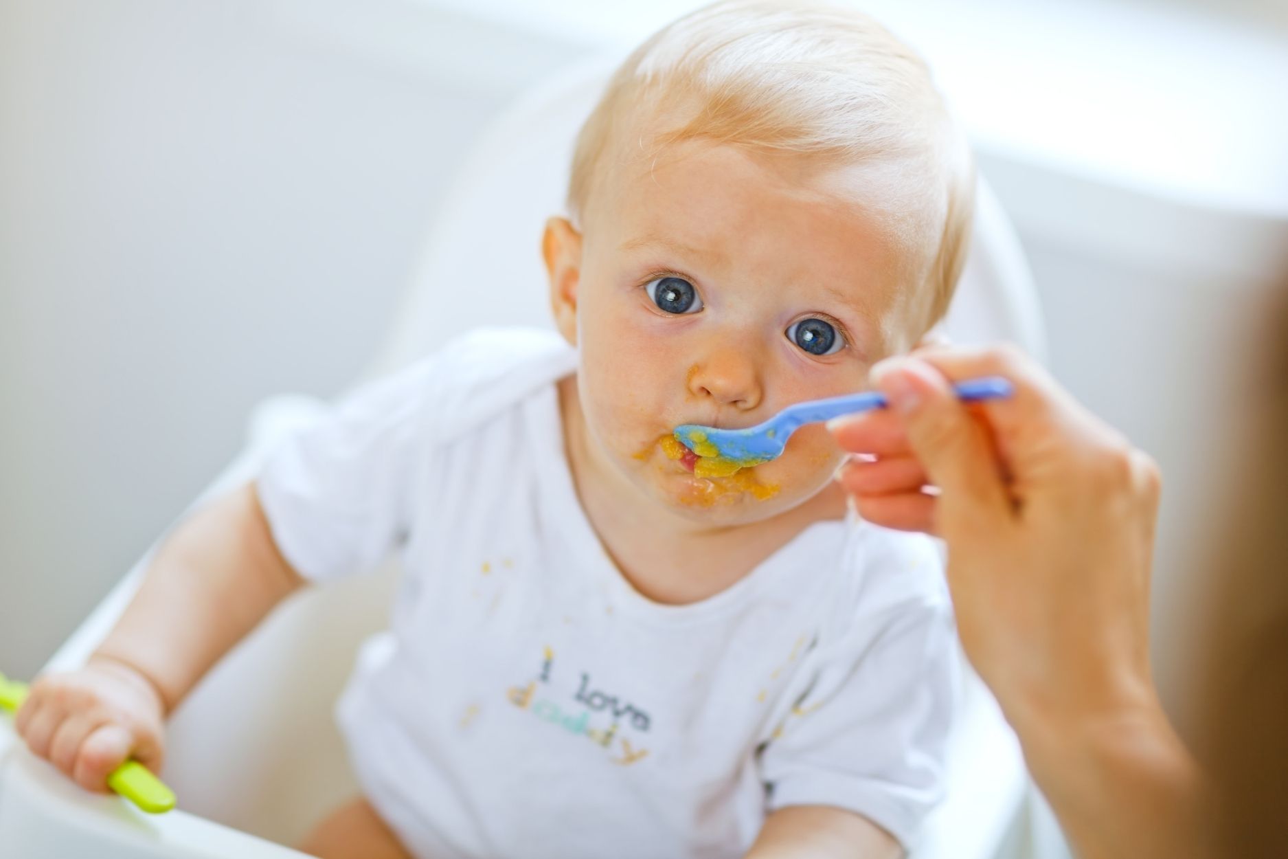 Solid Foods for Baby: A Guide for 6 Month Olds